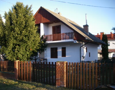 Pipacs ház! Önálló ház 70 m-re a víztől, kedvezményes áron!