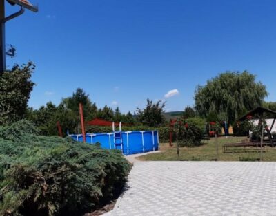 Gyöngy-ház, önálló medencés nyaraló a Balaton közelében (Szőlősgyörök)