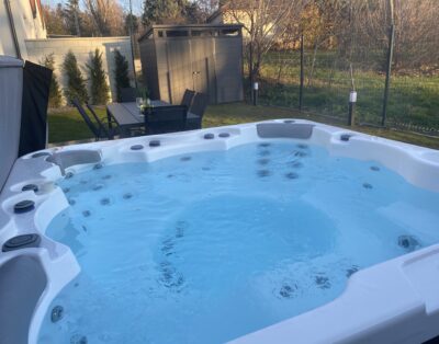 Waikiki Apartmanház Jakuzzival, Siófok