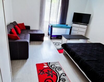 Nyaraljon kényelmesen és családias környezetben! 🌟 ZÁNKALAK – A Balaton partján, egy karnyújtásnyira! 🌟