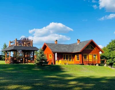 Parádsasvári Sasfészek – Finn faház wellnessel a Mátra mélyén.