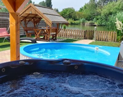 Csodás kis nyaralócska jakuzzival, fűtött-medencével kiadó!!