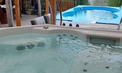 Fűthető medencés,jakuzzis, 12 személyes, nyaraló kiadó a körös-partján!