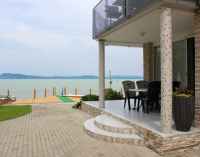 Közvetlen vízparti apartman kiadó