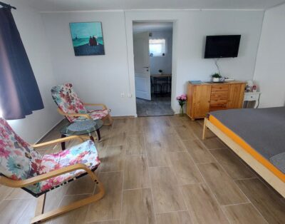 Családi vagy baráti nyaralás 2-2 fős apartmanokban Alsóörsön