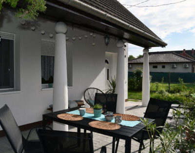 Tornác Bogláron _ Fehér ház